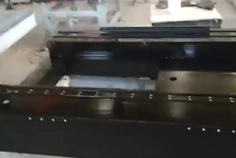 Granite a na-emepụta na oghere ndị a na-eme apịtị